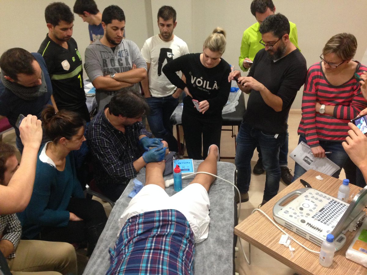 ionclinics's tweet photo. En #EPTE seguimos esforzándonos en formar profesionales de la Fisioterapia, con @jlariasfisio y @FISIOLMR,en Zaragoza http://t.co/EOqIrNAQA2