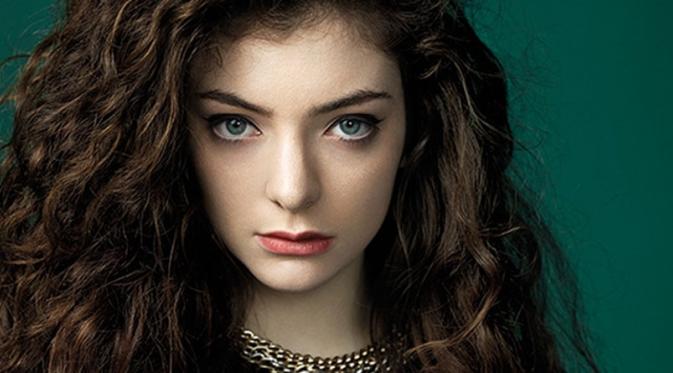 liputan6dotcom's tweet photo. Pramugari Nyanyi Lagu 'Royals', Lorde Beri Pujian di Twitter http://t.co/7Bmd2DLp4q http://t.co/CgRCAMRkGb