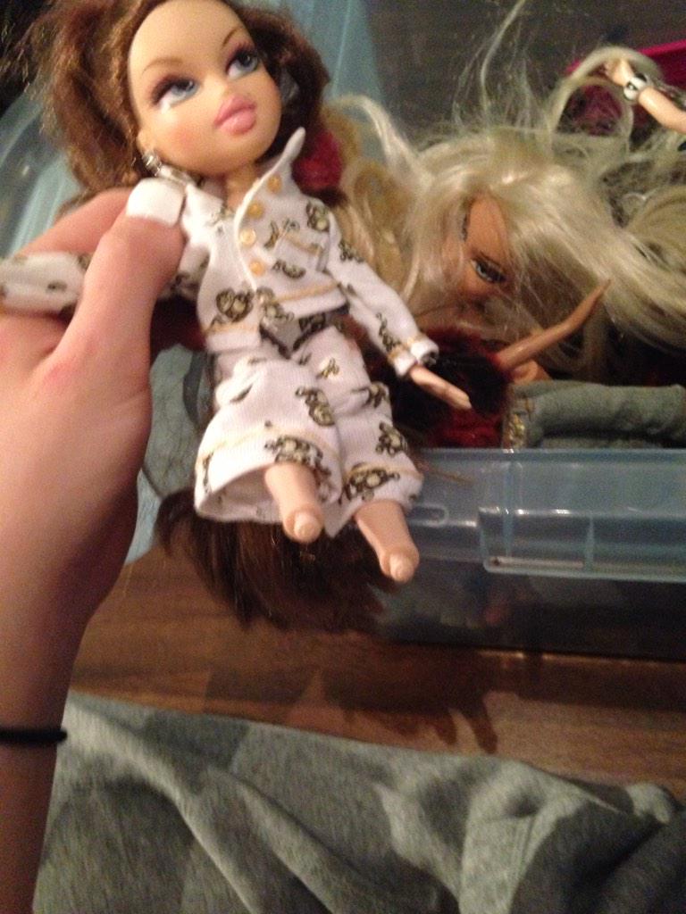 icepack927's tweet photo. yet another unrealistic expectation for women #bratz #orthots @robyn_johansen http://t.co/g1L4rQ4qNe