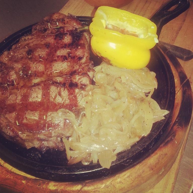 latintorest's tweet photo. #Betinto2night #Restaurant #Gourmet #Obregón #LiveMusic #LaTintoreria 
Yaqui entre Miguel Alemán y Jalisco http://t.co/L8QzXSgOmg
