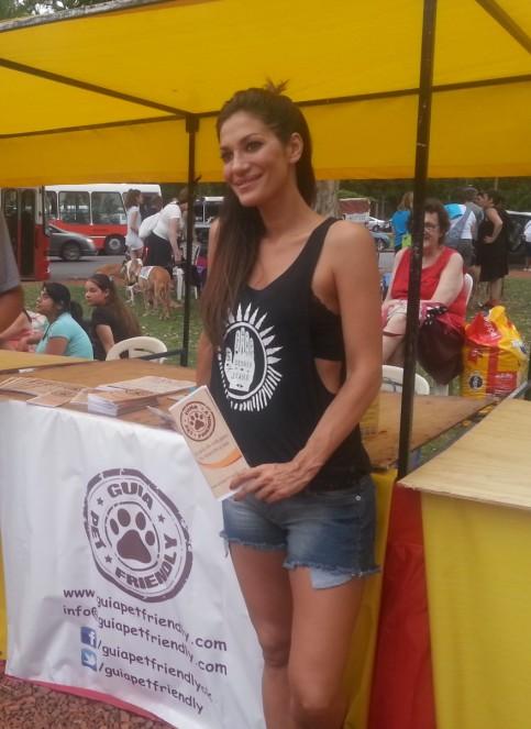 guiapetfriendly's tweet photo. @silvinaescudero cuando le contamos sobre @guiapetfriendly , gracias por pasar por nuestro stand! http://t.co/OBGc3G5ZnW