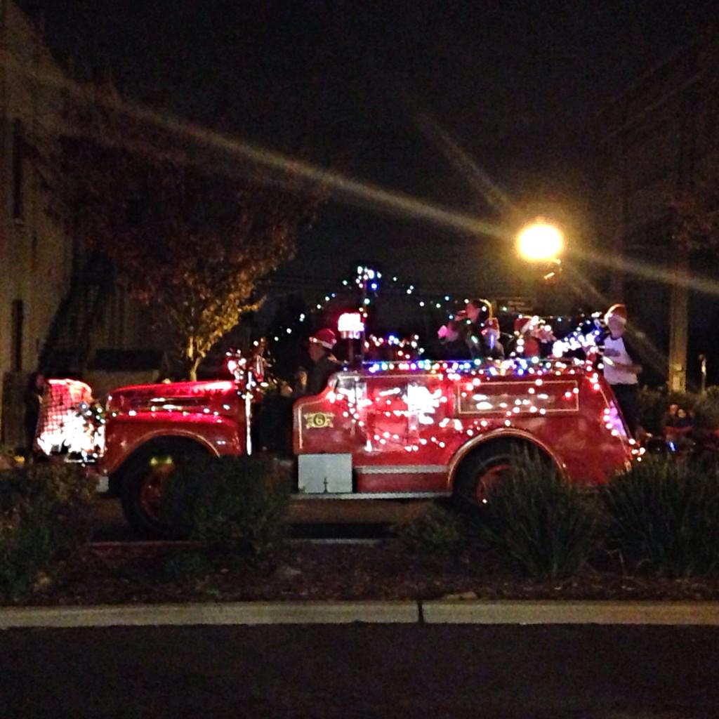 CosumnesFire's tweet photo. Antique engine rounding out the Elk Grove Light the Night Parade. #csdfire http://t.co/j0UlmxVH4Y