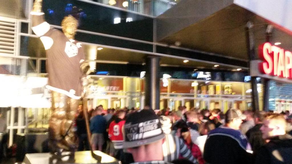 HalfBionic's tweet image. Waiting with Gretzky. ...