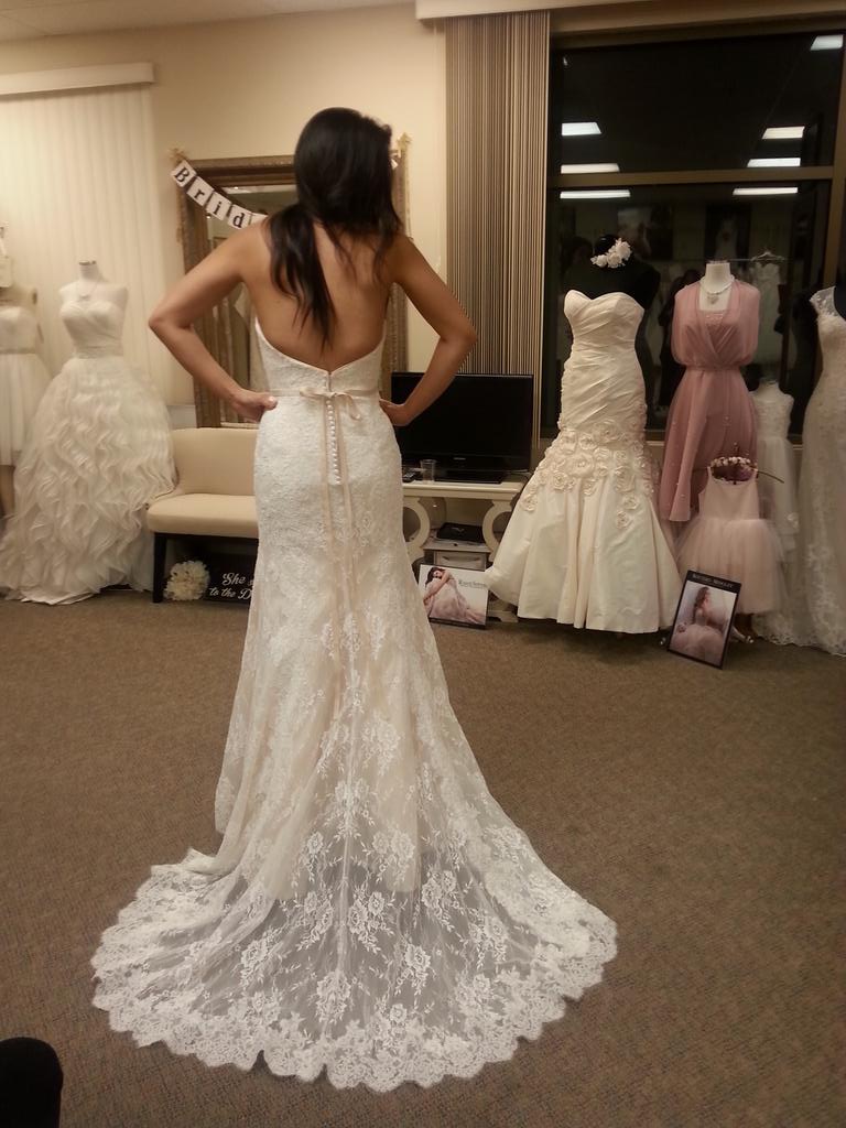 LAinFlight's tweet photo. #SneakPeak #BrideToBe #WeddingDressShopping #FutureMrsRamos #brideEntourage #CruzsBridal http://t.co/NALqqdo3zE
