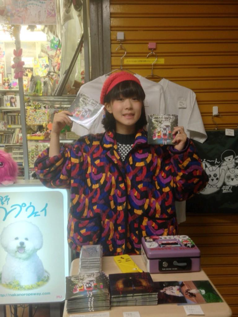 中野ロープウェイにてテンテンコ「Good bye,Good girl」販売会やって