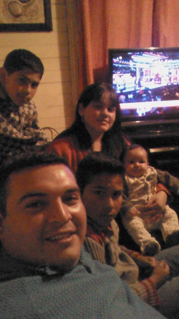 NerKewin's tweet photo. Apoyando en familia http://t.co/VOWYXAATYQ