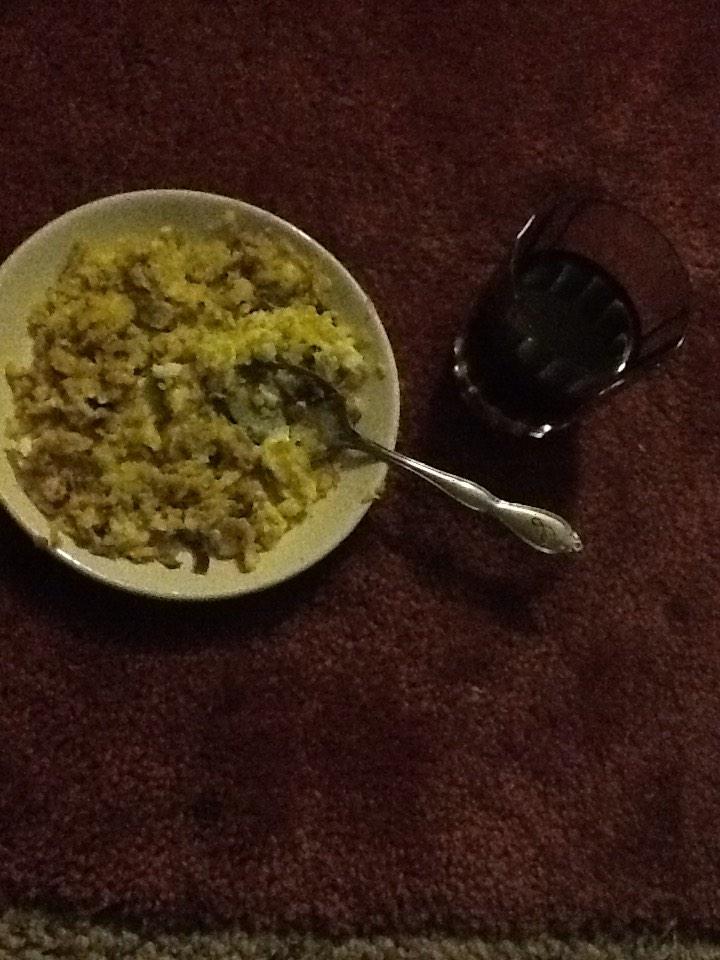 Hotboy_MSP's tweet photo. I made my own dinner lmfao I was TRYNA cook but the towel kept falling off smh 😂😂🍳🍳🍳🍳🍷 http://t.co/eXhQLF7AyJ