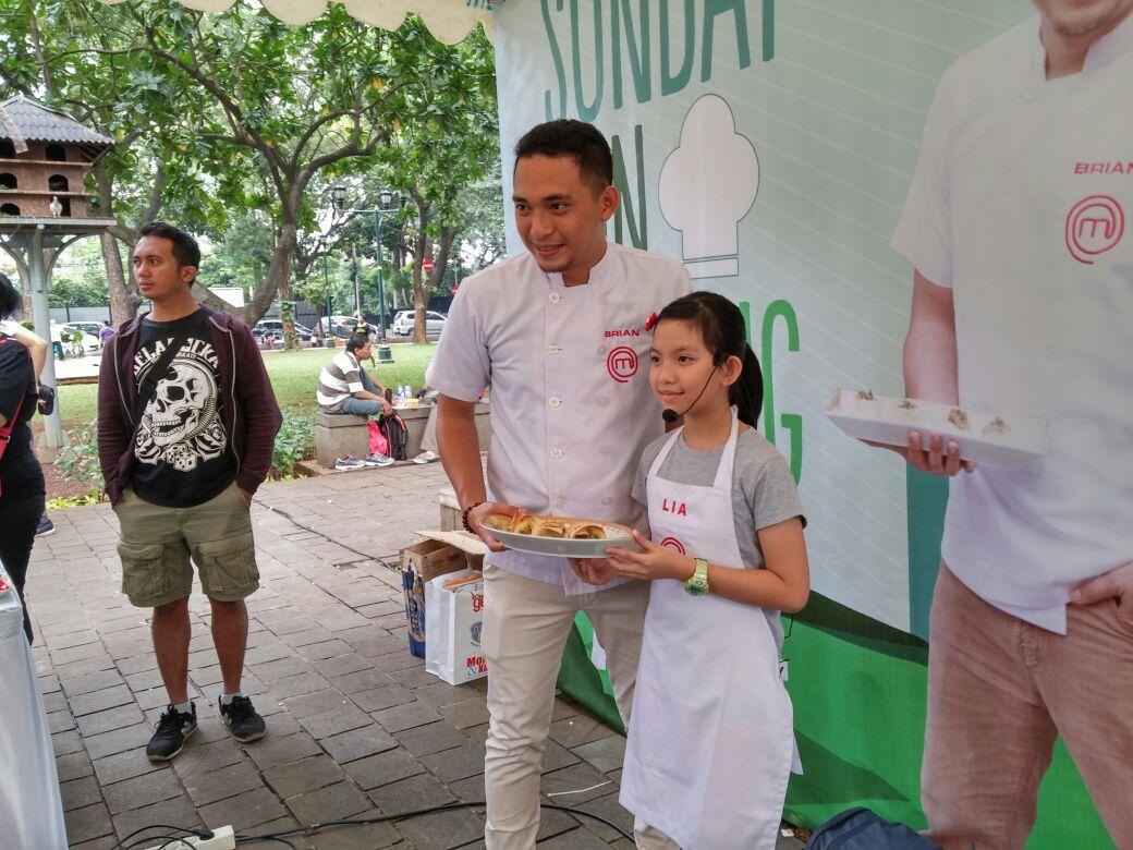 Lia_JuniorMCI's tweet photo. The awesome Chef kk @BrianMCI3 #BasoPanggangKeju @SumberSelera  @Niko_Karisma @SMN_Channel http://t.co/SfvEPN9anG