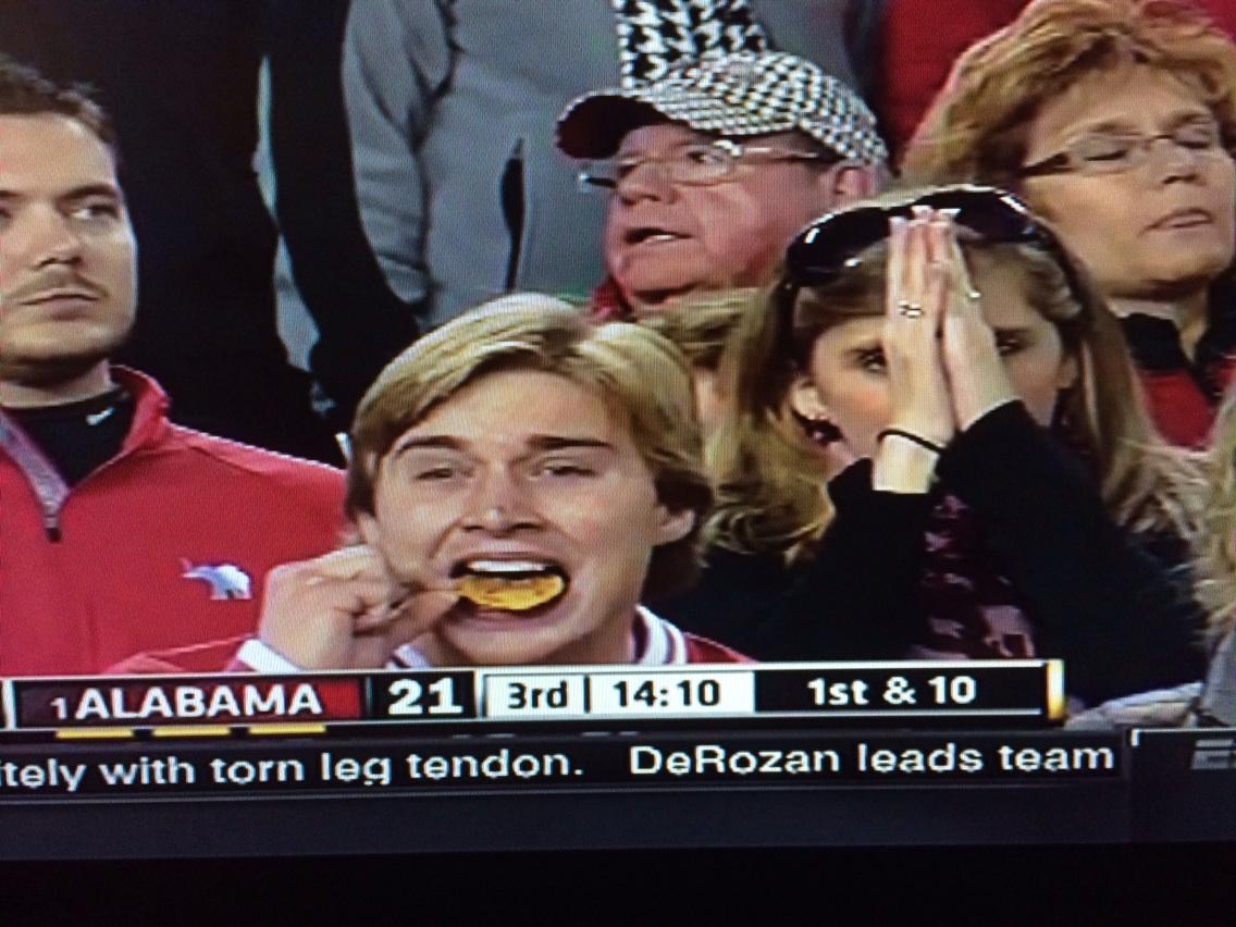 ClayTravis's tweet photo. I can’t stop laughing at Bama fan eating his nachos. http://t.co/BTwUsvJxmc
