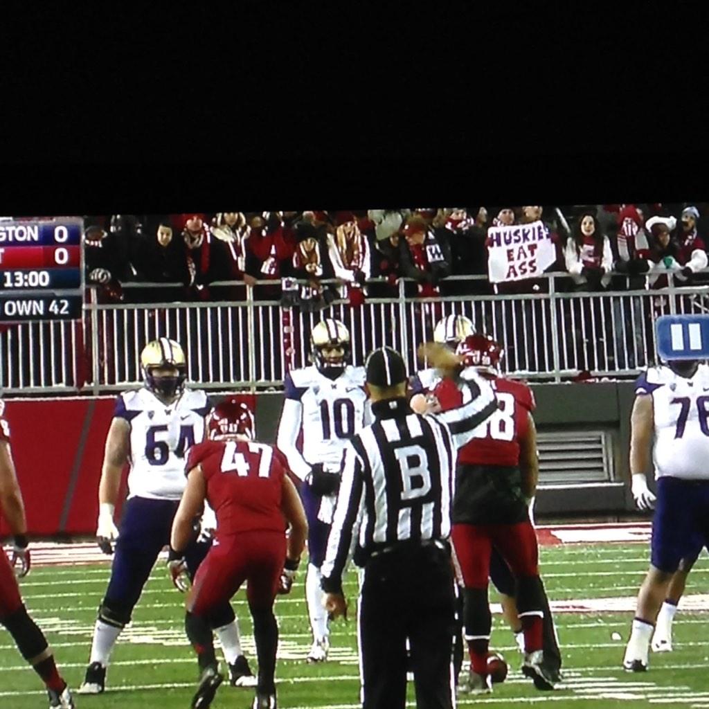 NorthernAmelia's tweet photo. So much class #AppleCup #GoCougs http://t.co/yTQwPvhBgu