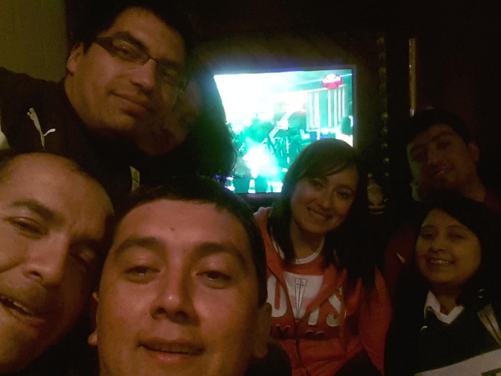 Leandro29_UC's tweet photo. En Casita con Amigos... Apoyando #Selfieton http://t.co/hWWfg9zQNl