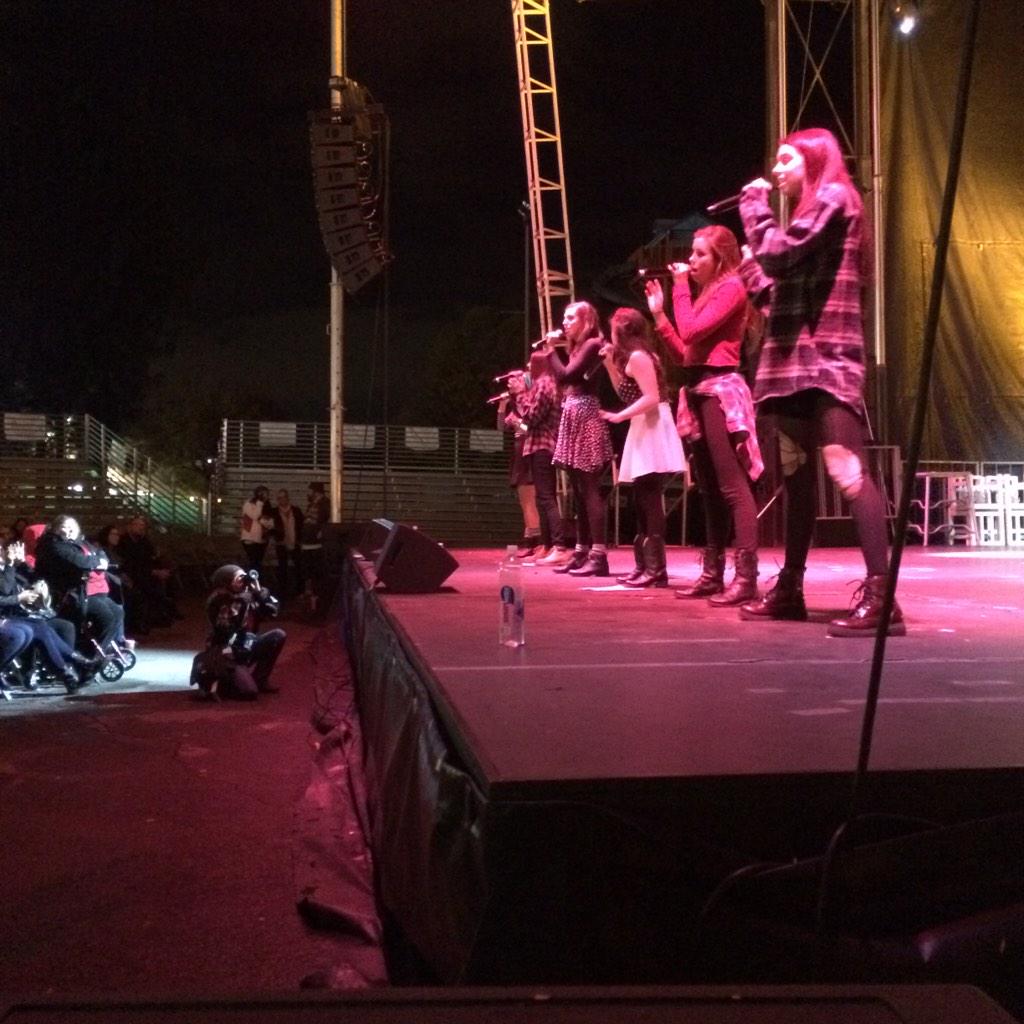 CimSpain's tweet photo. Las chicas ayer en NorCal en @GlobalWonderlnd cantado #Renegade! #oneworldonenight http://t.co/2bGNsAPzMG