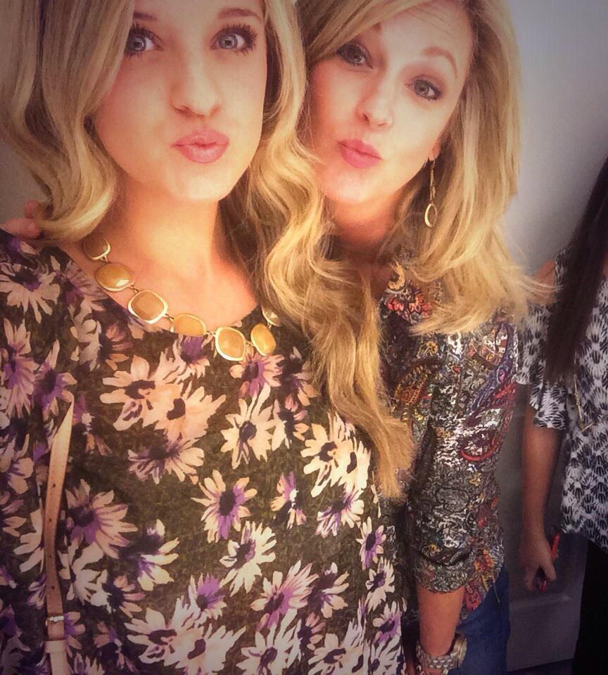 TexasHSMILFS's tweet photo. Arlington Martin HS wow 
@carliraepowell has some good genes that came to her😍 http://t.co/YTZ3pSYn5e