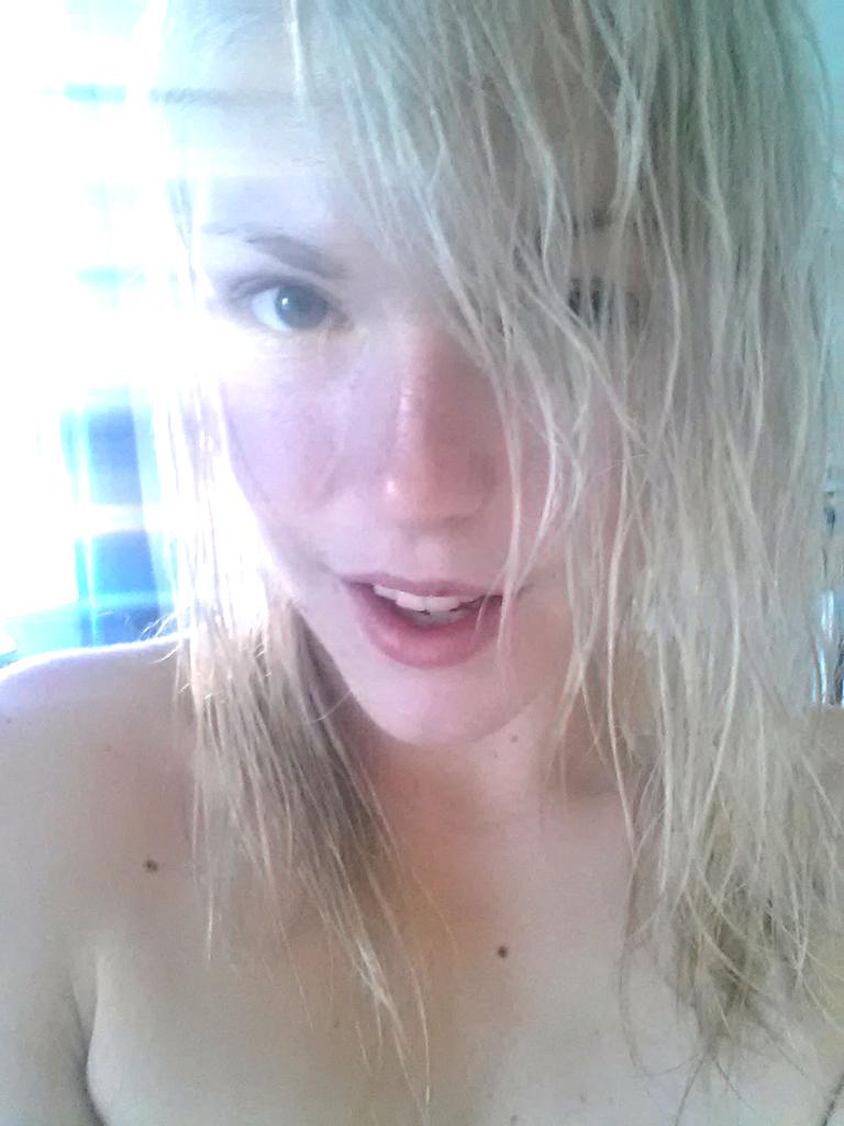 1 pic. Pussy freshly shaved and makeup in progress! I'll be on @KinkLive as soon as I can! http://t.co/EtpMMlHaRn