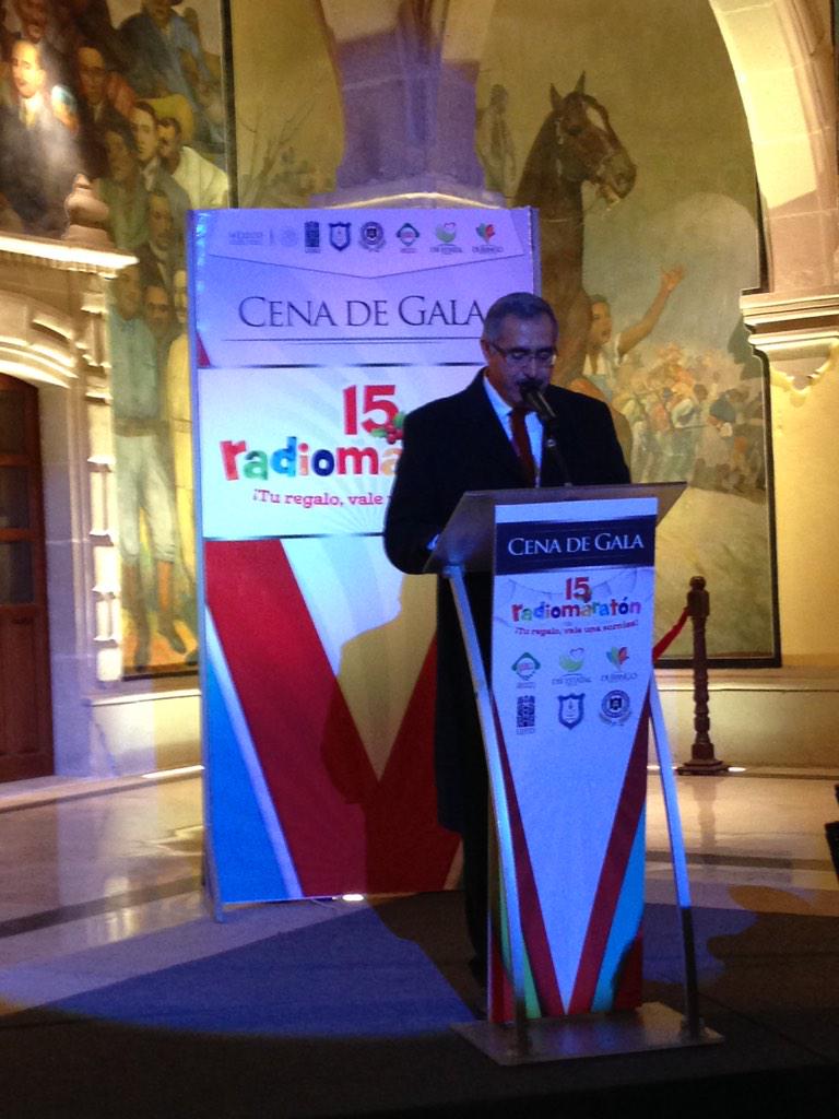 huracansoto's tweet photo. Hoy Cena de gala convocado por SMI y la Sra @Tere_AdelC  para el gran RadioMaraton @JHerreraCaldera @IDJuventud http://t.co/SoQgKIORH9
