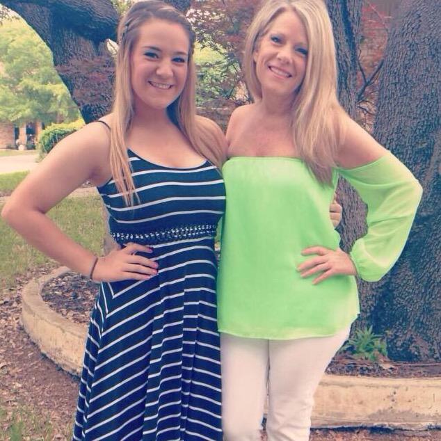TexasHSMILFS's tweet photo. LD Bell has more hot moms than I thought
@brileekrajca and her mom😍 http://t.co/tUPcih3rtJ