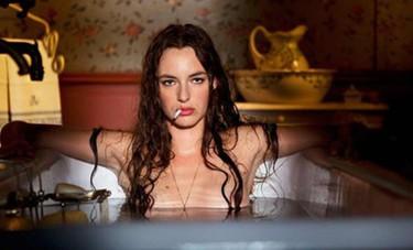 Louise Bourgoin : lactrice en 15 clichés sexy  