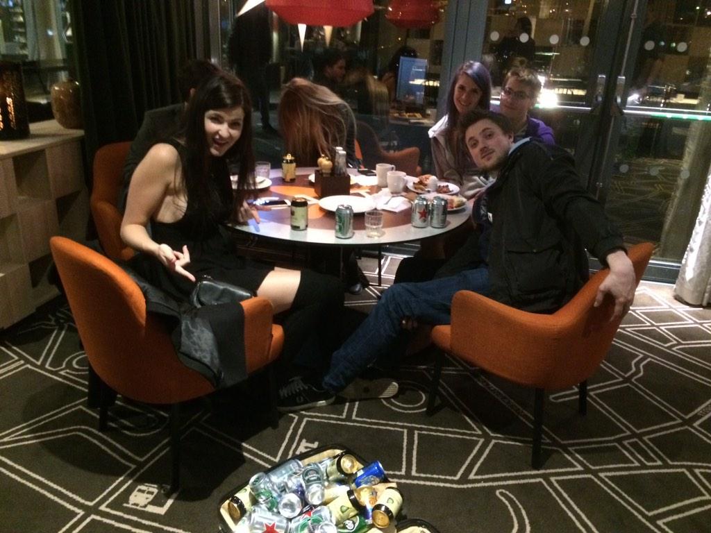 Laejten's tweet image. Breakfast with @TheKittyPlays @Sodapoppintv @Celest565 @LegendaryLeaTV @ForsenSC2