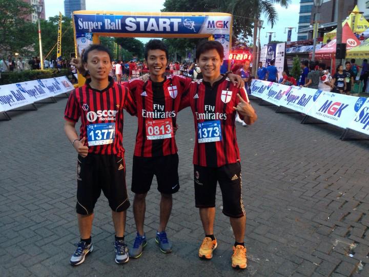 HerwinNaga8's tweet photo. @MilanistiOrId #superballrun dgn jersey kebanggaan !! #weareacmilan http://t.co/zGMzFlQLIN