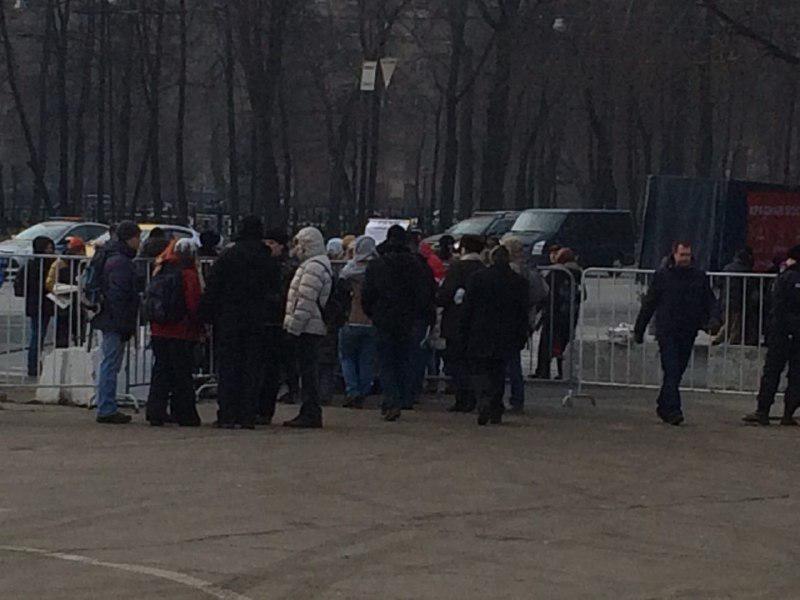 bezpo's tweet photo. Народ уже сваливает. #АБылЛиВрач #ПроплаченныйМитинг #ГдеВрачи http://t.co/Q1iBux3lzC
