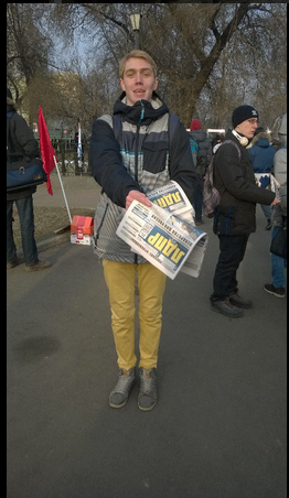 Marchenko_V_V's tweet photo. вот он 100% врач) #АбылЛиВрач #ПроплаченныйМитинг http://t.co/L0eykKfyq4