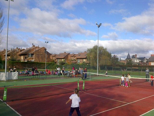 Lalaboraltenis's tweet photo. Gran torneo de Mini-Tenis!!!! Todos quieren jugar!!!!! http://t.co/FHsQ1VKNes