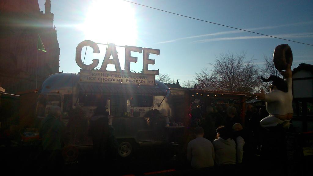 CafeBeanMachine's tweet image. Lovely day @ExeterXmasMarke this morning! @thebestofExeter #exeterxmasmarket #coffee #xmasshopping