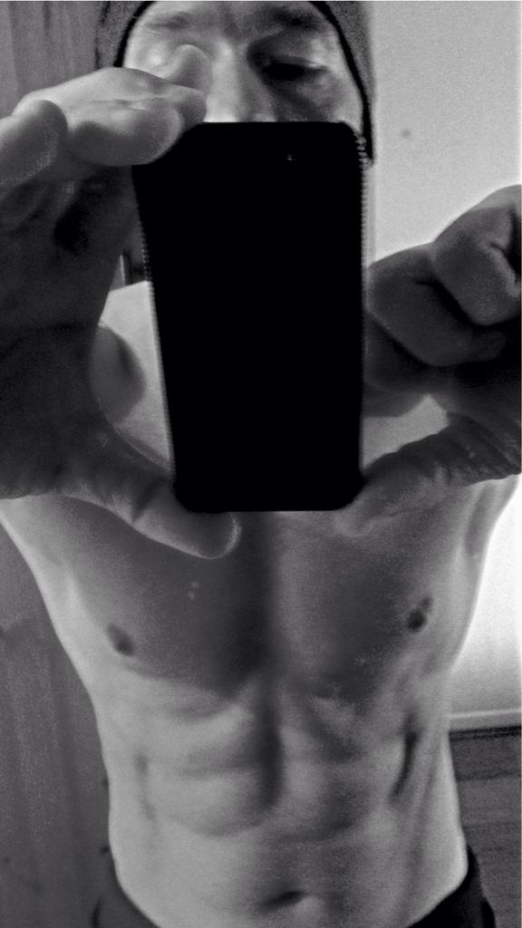 jazbeech's tweet photo. Getting sharper. More to come. Always more to come. #xmasintheway http://t.co/BnA8oBbyGD