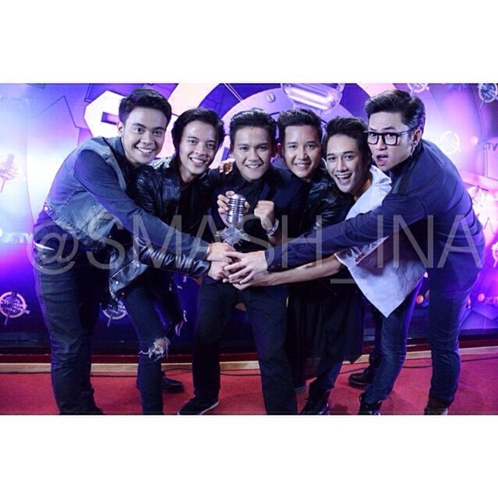 wiwidputri1's tweet photo. "@SB_Rumpi: Tuhan, Ku Mohon! Tetap Persatukan Mereka.. Because, They Are Brothers :") #SMASHBLASTflashback .. http://t.co/3JqEeRSky8"