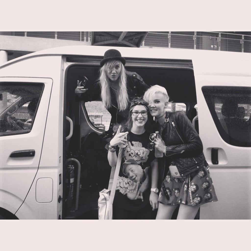 EmilijaKeravcin's tweet photo. You girls are so cute! I loved your outfit also 😁🙈 @nervomusic http://t.co/wU7DSxtm5V