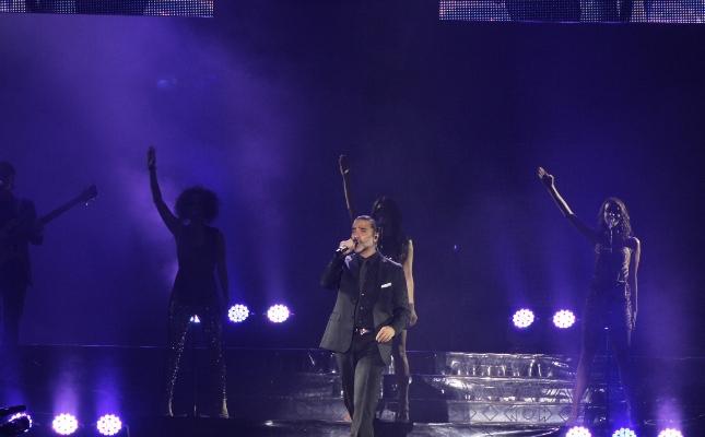 [Fotos] Alejandro Fernández Tour Confidencias World larevistamn.com/2014/11/30/fot…
<a href="/RubenDonColchon/">Rubén Gerschfeld</a> 
<a href="/MiDiarioPanama/">Mi Diario Panamá</a>