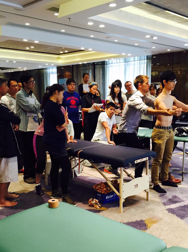 Sports shoulder rehab with @AidanRich Hong Kong lvl 1 Sports Physio course @smaqld @SMACEO @apaphysio @crismassis
