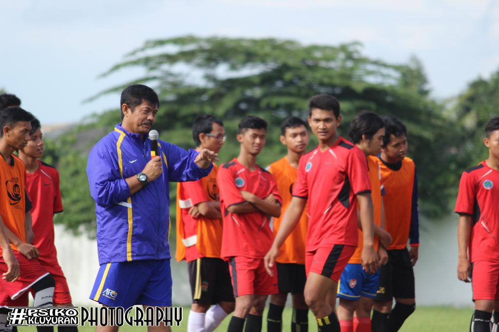 MalangChannel's tweet photo. dibuang sayang (1) | #CoachingClinic w/ @indra_sjafri | @SemnasCC @mafiosoFiaub #SemnasCC http://t.co/ixoQdLkAze