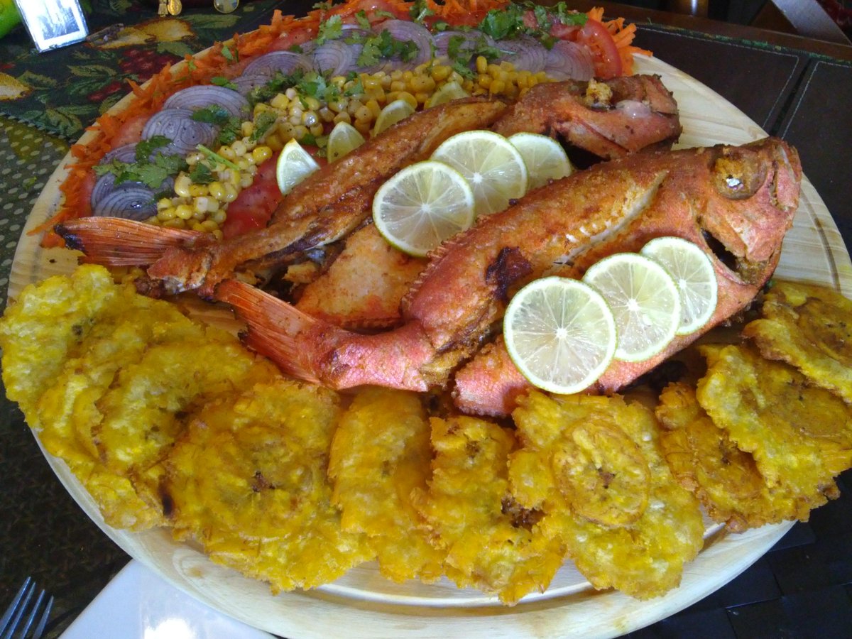 marianLaChef's tweet photo. @blogsderecetas @HechoenMarg Catalana,tostones d topocho y ensalada  @marianlachef #losplaceresentumes #tuchefathome http://t.co/J2KJbxm2Tg