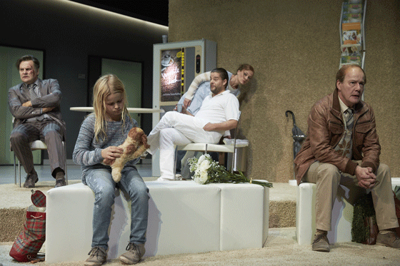 nachtkritik's tweet photo. am @staatsschauspieldresden spielt #Faust1 im Krankenhaus mit vier Fäusten und zwei Mephisti http://t.co/mHSKEPmLOE http://t.co/liTGqTElMq