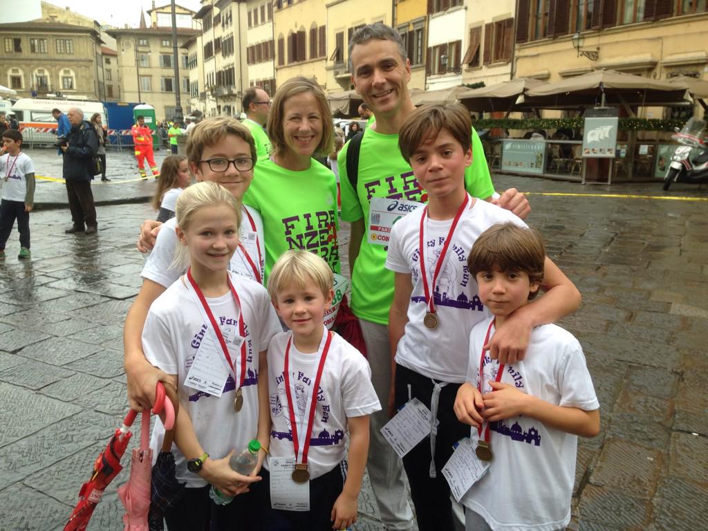 ISF_Florence's tweet photo. “@PE_Iannone: @ISF_Florence Ginky Family Run finishers! #FirenzeMarathon #isfitaly http://t.co/UNuiljXjY1”