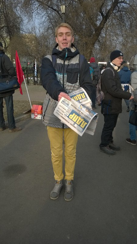 androidova's tweet photo. Самый докторский доктор на митинге! #Абылливрач #гдеврачи http://t.co/cLEi3sVQG7