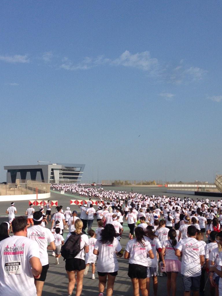 Therealdevitri's tweet image. Est 12,000 color runners just started at the happiest 5K run on the planet #TheColorRunUAE @DubaiAutodrome #fun