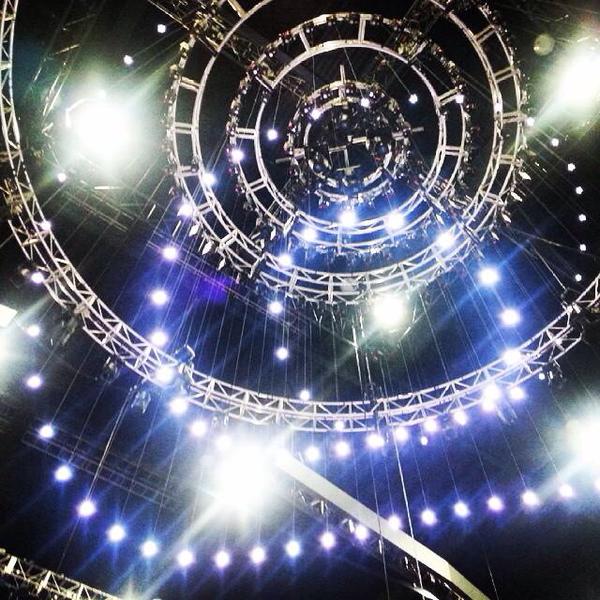 EXOBEAKHYUN_TB's tweet photo. สเตจ งาน  MAMA 2014 ที่ AsiaWorld-Expo Arena  Hong Kong.

cr.owners http://t.co/TTJ7RlsHrg via.ibaekrauhls