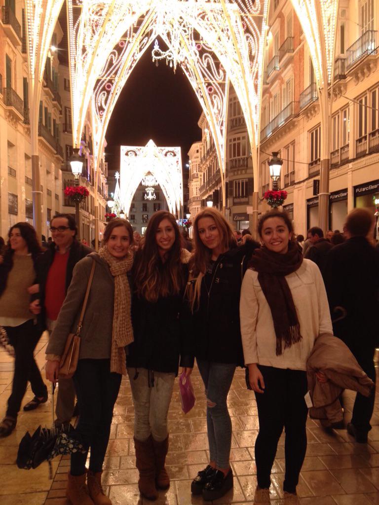 BeaMS9's tweet photo. Buena noche jeje @AnapMinguez @carmenrams13 @nazaa_gomez @angelaquero http://t.co/xRUzvFsKkv