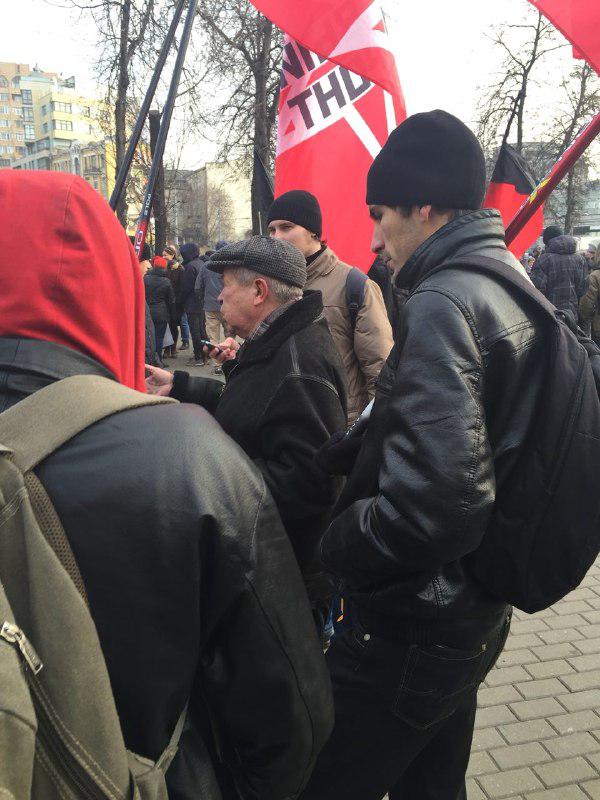 valery_brod's tweet photo. И Анпилов тут как тут, митинг же, не важно о чем. #АбылЛиВрач #ПроплаченныйМитинг http://t.co/XcqqQ3lERM