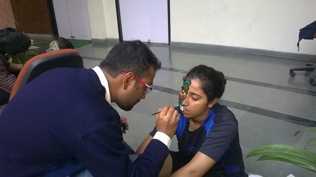 MDIGurgaon's tweet photo. Participants getting their faces painted during Face painting competition @Akshayam_MDI 
#Akshayam2014 #mdi http://t.co/ii9R6rBKeL