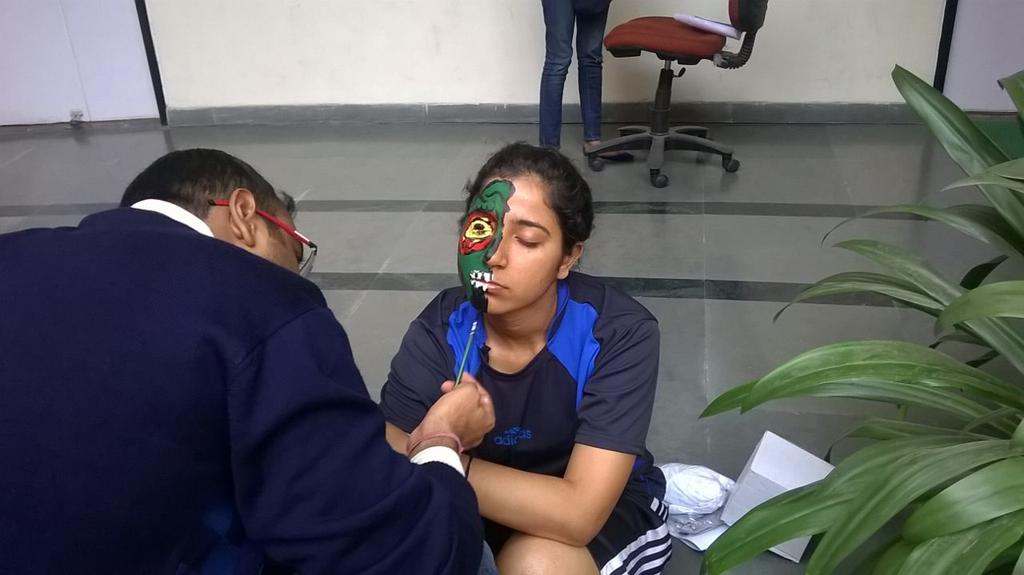 MDIGurgaon's tweet photo. Participants getting their faces painted during Face painting competition @Akshayam_MDI 
#Akshayam2014 #mdi http://t.co/ii9R6rBKeL