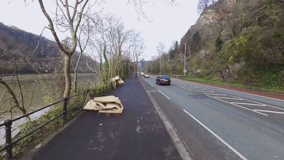 Redveee's tweet photo. @BristolCouncil @LitterPics On the Portway just past Bruidge Valley Rd, 24hr cleanup unlike other reports I've made http://t.co/4nV0dXUnj8