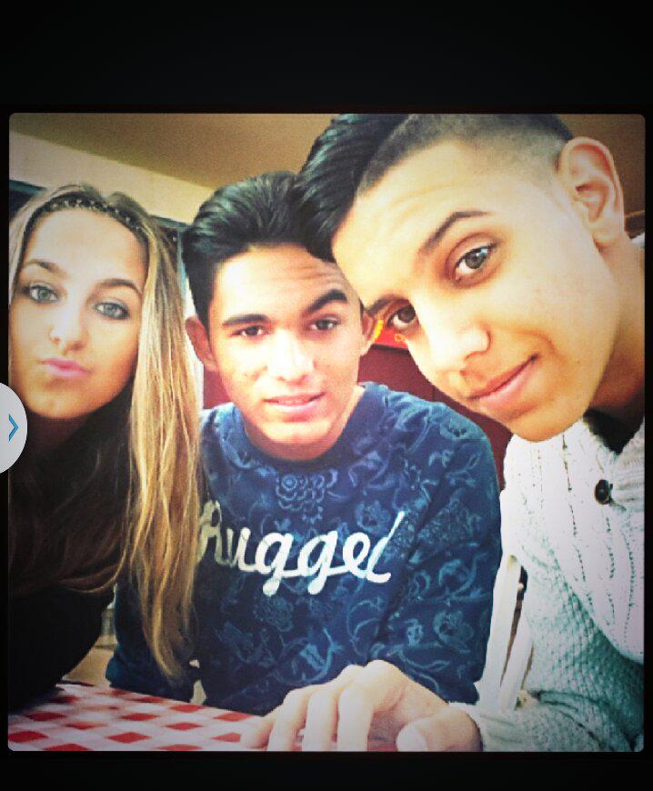 OficialTriana's tweet photo. Buenos dias!! Aqui os dejo unas fotitos de ayer con mis amigos :) http://t.co/y6xkDlzQ6Q
