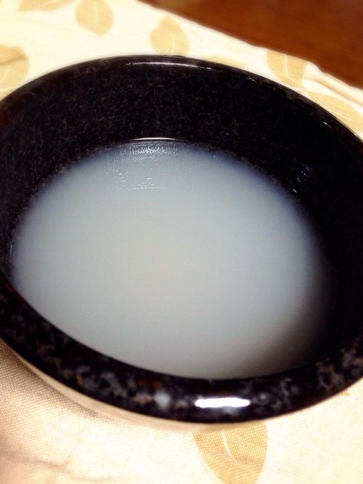 回復食二食目は玄米雑穀の重湯。 重湯って初めて作ったけど、ゆるいお粥の上澄みの事を言うのね。 飲んでビックリ&hellip; 甘〜〜〜い♡♡♡ 栄養たっぷりで胃にも優しいんだよ( &acute; ▽ ` )ﾉ 大事にゆっくり飲みました♡