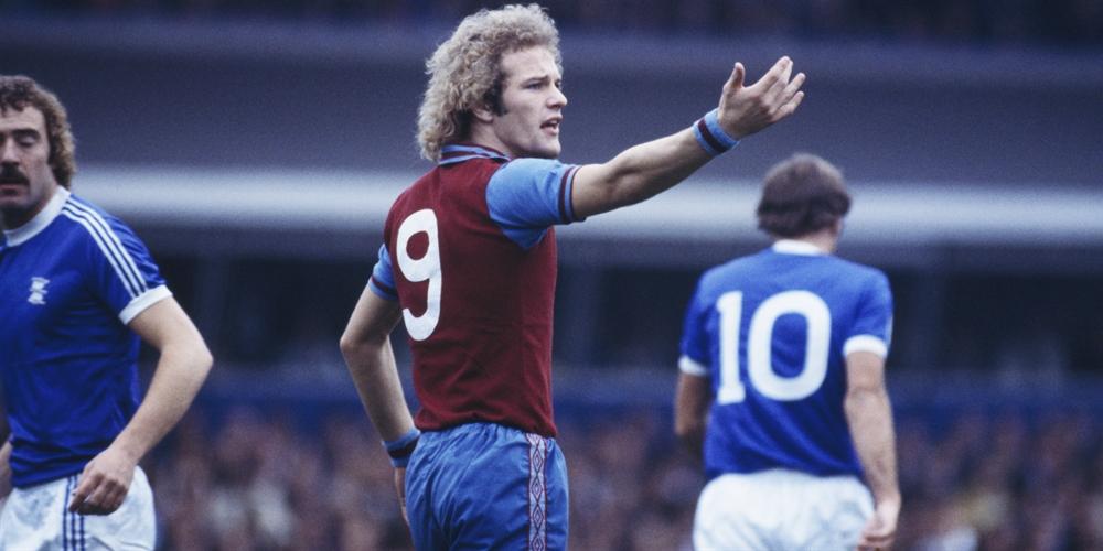 HAPPY BIRTHDAY to our former striker Andy Gray, who turns 59 today. 