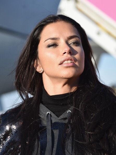 B3s8JACIQAIXB3I.jpg
