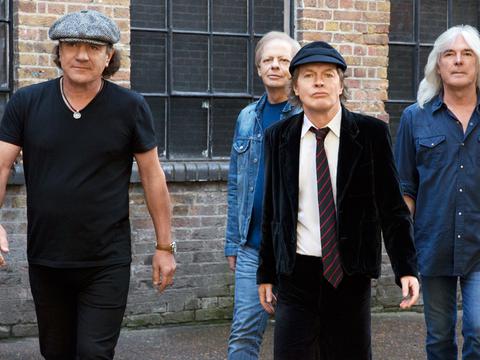 20Minutes's tweet photo. AC/DC sort son seizième album «Rock or Bust», malgré les déboires http://t.co/gYMuYJVag7 http://t.co/5fabaC2JW8