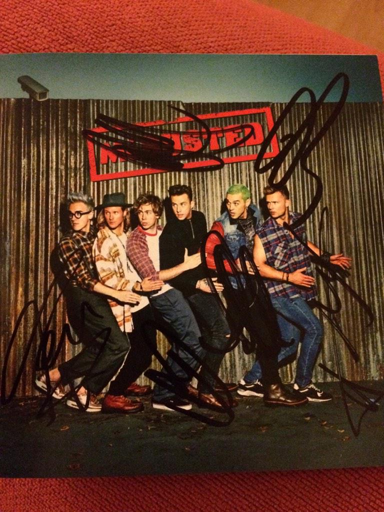 McFlyArmyUnited's tweet photo. Who's got theirs? 🙋👍 http://t.co/ZiG89JW8sL